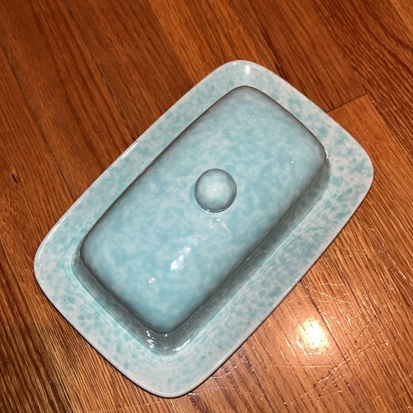 Natural Elements Robin’s Egg blue color, ceramic covered butter dish - Picture 2 of 6